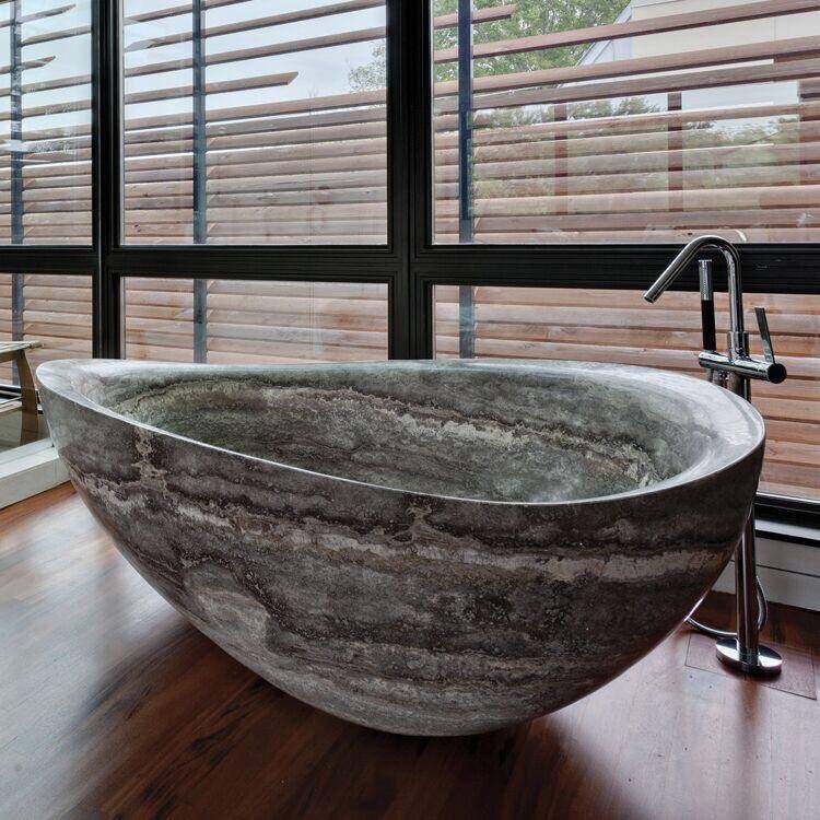 круглая ванна из камня