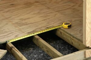 Как выровнять лаги пола